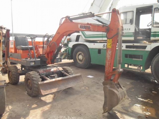 ขายรถแบคโฮล้อยาง KUBOTA ของเก่าจากญี่ปุ่นสภาพรถ 90\% เอกสารอินวอย