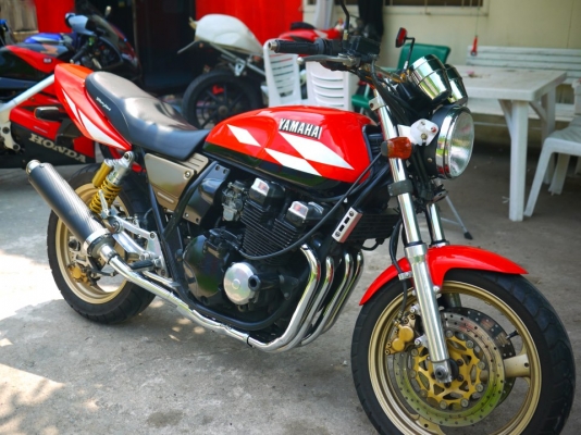 ขาย Yamaha xjr สภาพสวยกริ๊ป พร้อมท่อสูตรเสียงหวานๆ 55000โทร0803355484