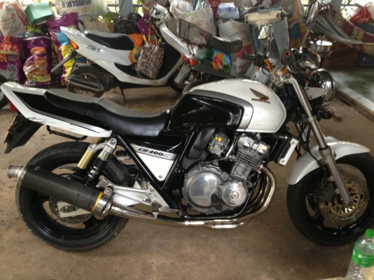 ขาย cb400 ปี93    66000 บ  สอบถามได้คับ 0805675816 นัทคับผม
