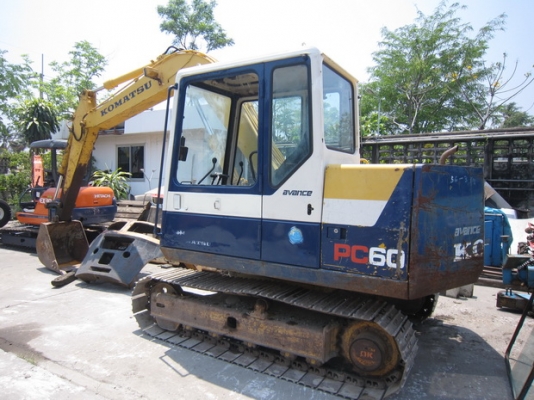 ขาย รถขุด  KOMATSU รุ่น PC60-6- แทร็กเหล็ก มือสองญี่ปุ่น