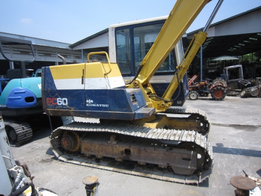 ขาย รถขุด  KOMATSU รุ่น PC60-6- แทร็กเหล็ก มือสองญี่ปุ่น
