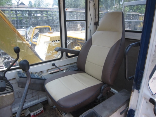 ขาย รถขุด  KOMATSU รุ่น PC60-6- แทร็กเหล็ก มือสองญี่ปุ่น