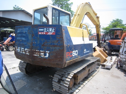 ขาย รถขุด  KOMATSU รุ่น PC60-6- แทร็กเหล็ก มือสองญี่ปุ่น