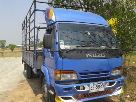ขายรถบรรทุก6ล้อใหญ่ยาว 5.50 เมตร เครื่อง 195 แรง