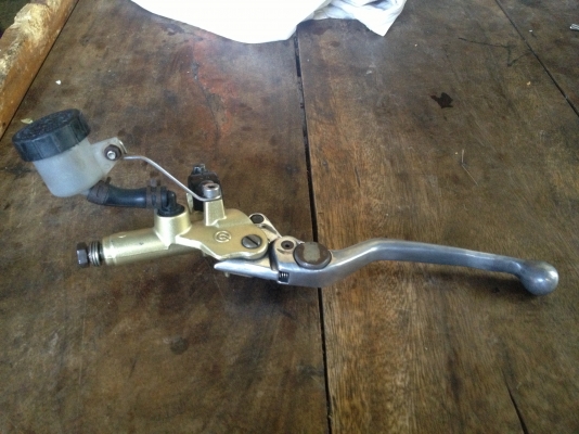 ขายปั้มครัชน้ำมันBremboราคาถูกๆ