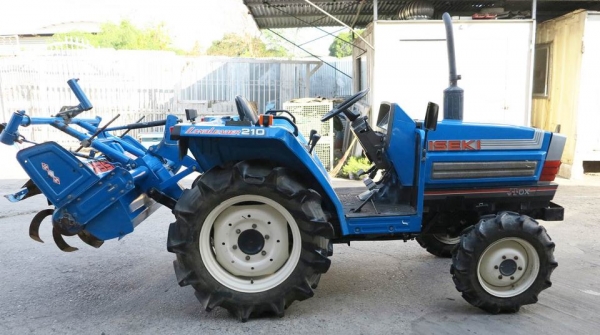 รถแทรคเตอร์ ISEKI TA210F 130,000.- บาท สภาพเก่านอกแท้ นำเข้าเองจากประเทศญี่ปุ่น รถแทรคเตอร์ ISEKI TA210F 130,000.- บาท สภาพเก่านอกแท้ นำเข้าเองจากประเทศญี่ปุ่น