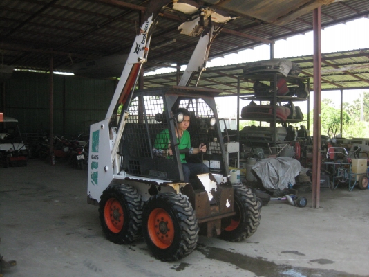 ขายรถตักTCM BOBCAT 645 พร้อมใช้งาน ขายรถตักTCM BOBCAT 645 พร้อมใช้งาน