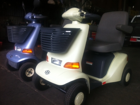 รถไฟฟ้าผู้สูงอายุ Suzuki 4ล้อ รถไฟฟ้าผู้สูงอายุ Suzuki 4ล้อ