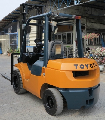 รถยกดีเซล ขนาด 3 ตัน เสาสูง 4 เมตร งายาว 2.3 เมตร TOYOTA 7FD30 สภาพเก่าญี่ปุ่นแท้ นำเข้าเองจากญี่ปุ่น