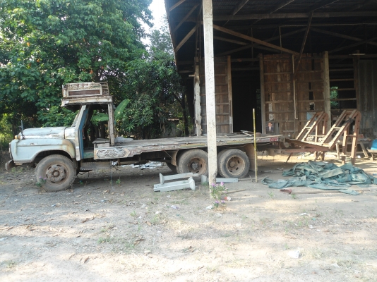 ต้องการขายรถสิบล้อลากรถเกี่ยวครับ