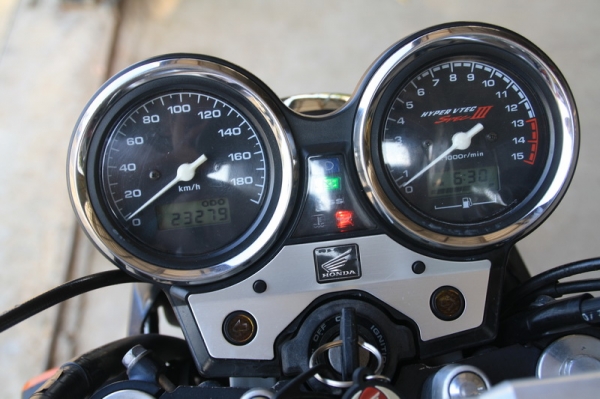 ขาย CB 400 เทค 3 ปี05 สรรพสามิตแท้ เครื่องดี สีเดิม สวย ท่อ yoshimura 134000