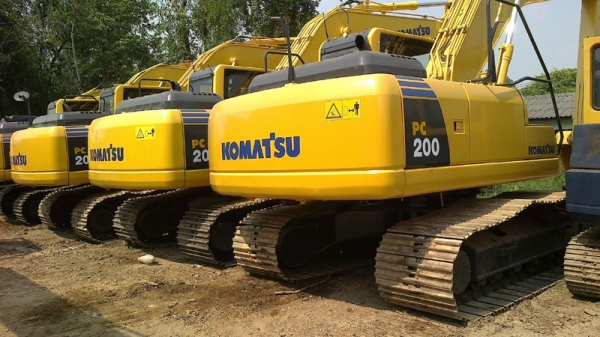 Komatsu PC200-8