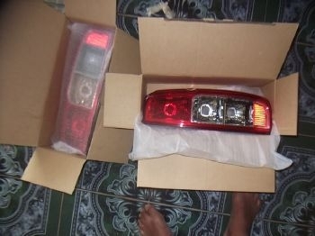 ขาย เสื้อไฟท้ายข้างขวา RH รถ NAVARA มี 1 ชุด ของแท้ศูนย์ พร้อมกล่องแท้จากศูนย์