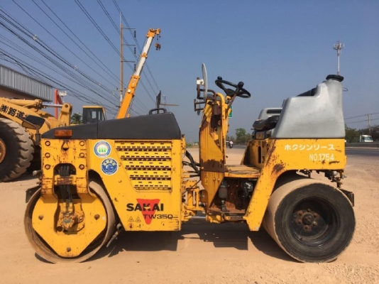 ขายรถบดหน้าเหล็ก หลังยาง SAKAI TW350 (บดสั่นสะเทือน ขนาด 3.5 ตัน) สภาพสวยพร้อมใช้ มีVDOการทำงานครับ