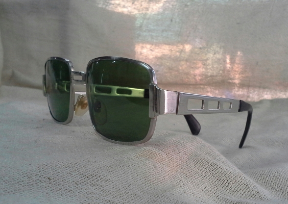 แว่นตาสายพันธุ์เยอรมัน ยุค &#039;70s ตัวลึก!  สายแข็ง!  Antique MENRAD handmade in Malta