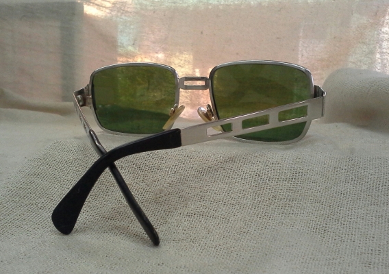 แว่นตาสายพันธุ์เยอรมัน ยุค &#039;70s ตัวลึก!  สายแข็ง!  Antique MENRAD handmade in Malta