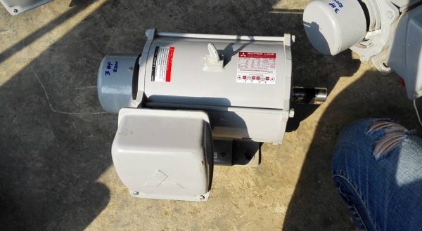 ** SOLD ** มอเตอร์ Mitsubishi 3 HP 220V เดิมทุกเม็ดเงาๆมาเทสได้!!
