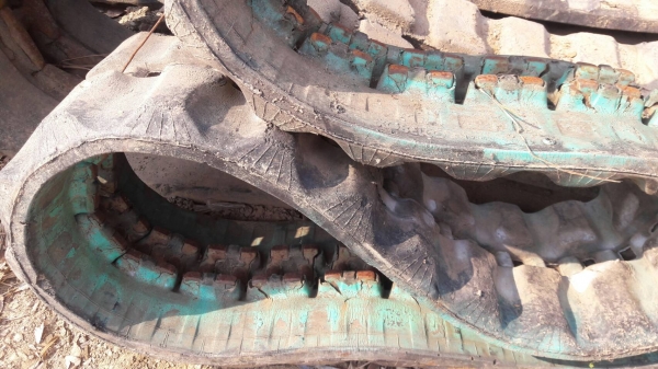 ขายแทรคยาง รถขุดไซค์เล็ก เช่น PC20,25,30,35 ขนาด 300X10.9X40 ข้อ เก่าจากนอก จำนวน1คู่  ขายราคา 16,000บาท