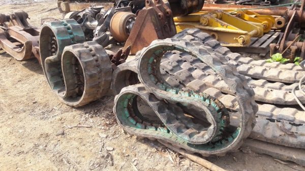 ขายแทรคยาง รถขุดไซค์เล็ก เช่น PC20,25,30,35 ขนาด 300X10.9X40 ข้อ เก่าจากนอก จำนวน1คู่ ขายราคา 16,000บาท ขายแทรคยาง รถขุดไซค์เล็ก เช่น PC20,25,30,35 ขนาด 300X10.9X40 ข้อ เก่าจากนอก จำนวน1คู่ ขายราคา 16,000บาท