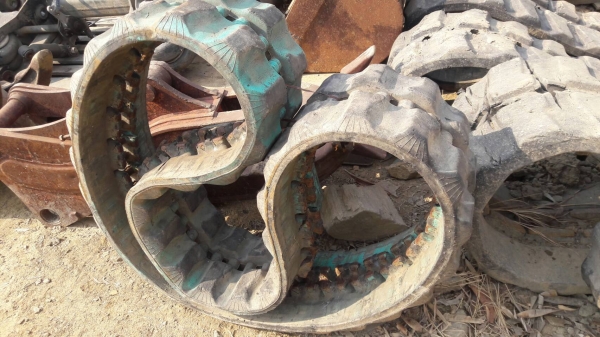 ขายแทรคยาง รถขุดไซค์เล็ก เช่น PC20,25,30,35 ขนาด 300X10.9X40 ข้อ เก่าจากนอก จำนวน1คู่ ขายราคา 16,000บาท ขายแทรคยาง รถขุดไซค์เล็ก เช่น PC20,25,30,35 ขนาด 300X10.9X40 ข้อ เก่าจากนอก จำนวน1คู่ ขายราคา 16,000บาท