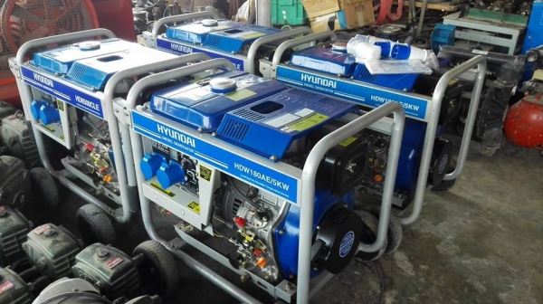 ** SOLD ** เครื่องปั่นไฟ HYUNDAI DIESEL 10 HP รุ่น HD6500CLE/5KW ของใหม่ 100\% ไม่เคยใช้งาน