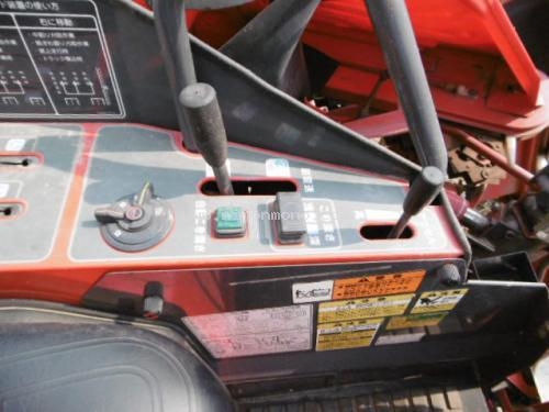 ราคาพิเศษ97,000 บาท!! รถเกี่ยวข้าวนั่งขับ YANMAR รุ่น : Ee-55G รหัสสินค้า : 80903671 www.nihonmono.c
