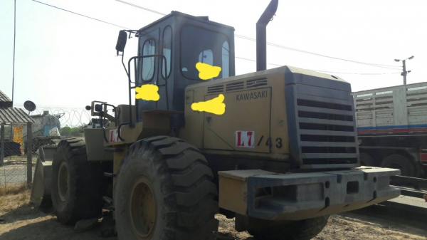 ขาย 650,000 รถตัก KAWASAKI 7O H เครื่องดี เกียร์แรง เล่มทะเบียน รถพร้อมใช้ รถอยู่ อุบล 090-772-3710 090-772-3708