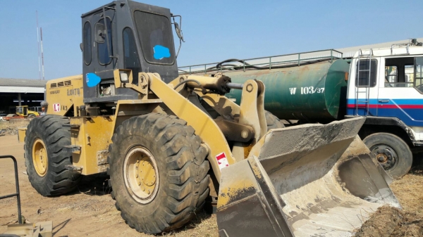 ขาย 650,000 รถตัก KAWASAKI 7O H เครื่องดี เกียร์แรง เล่มทะเบียน รถพร้อมใช้ รถอยู่ อุบล 090-772-3710 090-772-3708