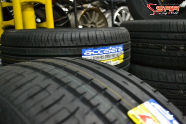 ACCELERA PHI-R 235/45R18 ปี15 เส้นละ 1,900 บาท ACCELERA PHI-R 235/45R18 ปี15 เส้นละ 1,900 บาท