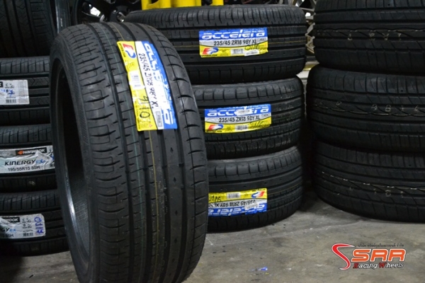ACCELERA PHI-R 235/45R18 ปี15 เส้นละ 1,900 บาท