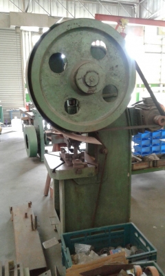 ขายเครื่องปั้มข้อเสือ 20 ตัน ขายเครื่องปั้มข้อเสือ 20 ตัน