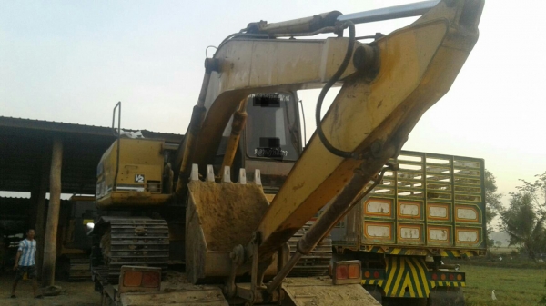 ขายCat312B สภาพสวยพร้อมใช้ สนใจติดต่ออ๊อฟพิจิตร086-737-9991