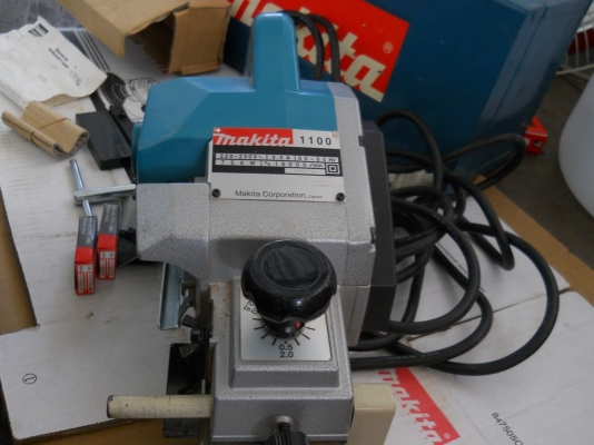 ขายเครื่องมือมือช่างไม้มือสองสวยๆ Makita 1100 ขายเครื่องมือมือช่างไม้มือสองสวยๆ Makita 1100