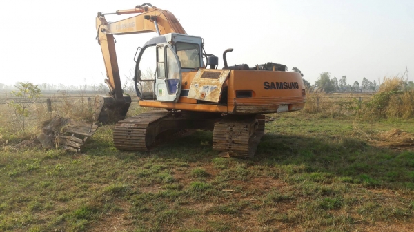 ขายรถขุดแบ็คโฮ SAMSONG SE210LC สภาพดี เอกสารซื้ออขาย ราคา 345,000บ. สนใจ 0835601591 หรือ 0903494058