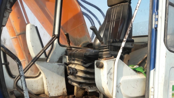 ขายรถขุดแบ็คโฮ SAMSONG SE210LC สภาพดี เอกสารซื้ออขาย ราคา 345,000บ. สนใจ 0835601591 หรือ 0903494058