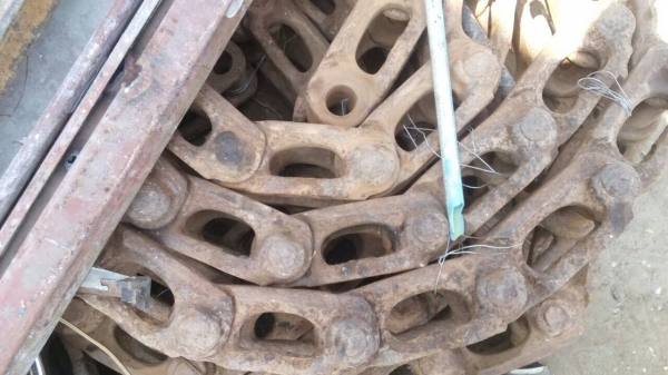 ขายโซ่รถแมคโค โคมัสสุ  PC-120-3  120-2 120-1โซ่แท้ สภาพตามรูปขายไม่แพง