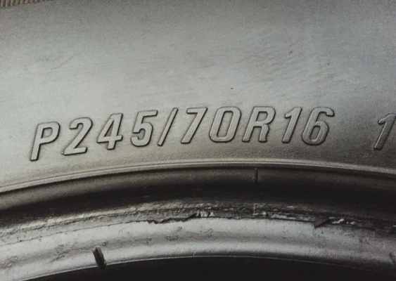 ยาง Maxxis 245 70 16 กลางปี14 ดอกเต็ม ใช้ยาว ราคาไม่แพง ยาง Maxxis 245 70 16 กลางปี14 ดอกเต็ม ใช้ยาว ราคาไม่แพง