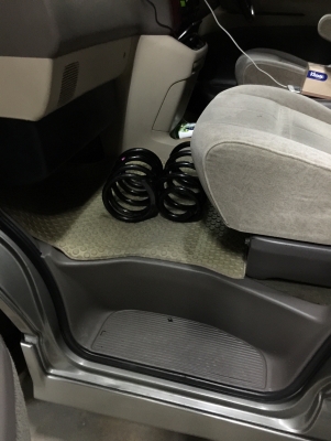 ขายสปริงหลัง TOYOTA GRANVIA ปี 2000 เครื่อง 1KZ แท้ญี่ปุ่น ขายสปริงหลัง TOYOTA GRANVIA ปี 2000 เครื่อง 1KZ แท้ญี่ปุ่น