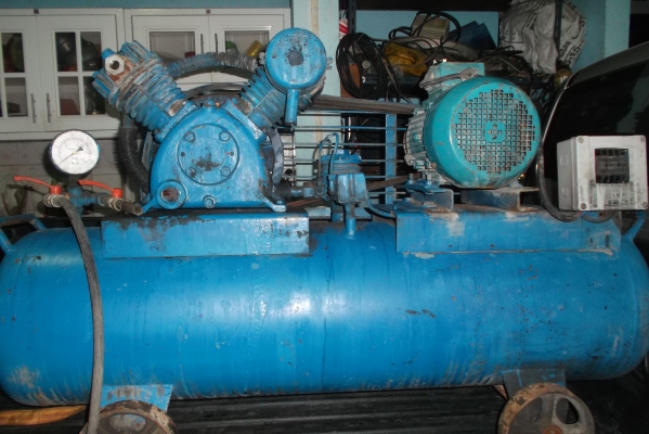 ปั้มลม พูม่า190ลิตรขึ้นคับตัวใหญ่ ไฟ380Vเก่าเก็บใครสนใจมายกไปเลยคับ