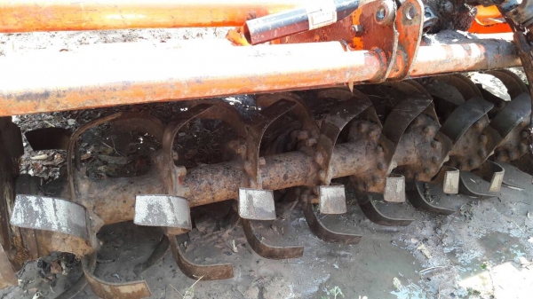 รถไถ 47  รถไถ 47 แรงอุปกร 3 ชิ้น    ยีห้อตราช้าง   รถปี 54    ช.ม 1600  นิดฯฯ  พร้อมลุยงาน ราคาเบา ฯ   365000 บาท ทะเบียนพร้อม  ดูรถ อ. วาปีปทุม จ .มหาสารคาม   วันทูคอล 098 668-3479 dtac 094 283-9369 สิทธิ์ คับ