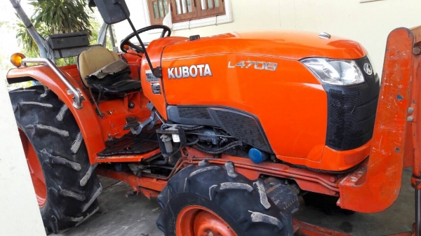 รถไถ 47  รถไถ 47 แรงอุปกร 3 ชิ้น    ยีห้อตราช้าง   รถปี 54    ช.ม 1600  นิดฯฯ  พร้อมลุยงาน ราคาเบา ฯ   365000 บาท ทะเบียนพร้อม  ดูรถ อ. วาปีปทุม จ .มหาสารคาม   วันทูคอล 098 668-3479 dtac 094 283-9369 สิทธิ์ คับ