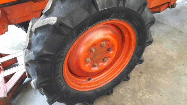 รถไถ 47  รถไถ 47 แรงอุปกร 3 ชิ้น    ยีห้อตราช้าง   รถปี 54    ช.ม 1600  นิดฯฯ  พร้อมลุยงาน ราคาเบา ฯ   365000 บาท ทะเบียนพร้อม  ดูรถ อ. วาปีปทุม จ .มหาสารคาม   วันทูคอล 098 668-3479 dtac 094 283-9369 สิทธิ์ คับ