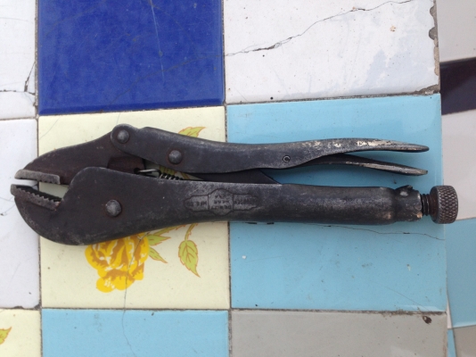 คีมล็อค vise grip สามแถวหายากครับ สภาพใช้งาน สมบูรณ์ ดีครับ