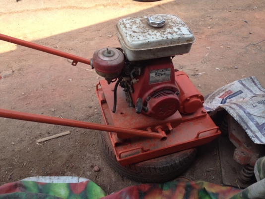 ขายด่วน เครื่อง ตบดิน 5.2แรง ฮอนด้า แบบเดินตาม 7500 ครับ