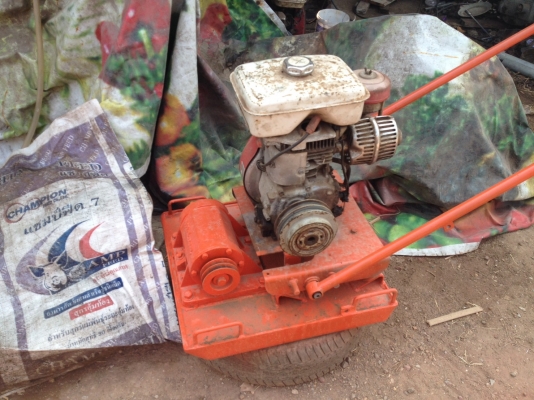 ขายด่วน เครื่อง ตบดิน 5.2แรง ฮอนด้า แบบเดินตาม 7500 ครับ