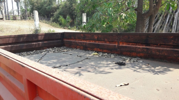 ขายด่วน กระบะรถบรรทุก กว้าง 2.35 x 4.30 เมตร  สภาพสวยครับ