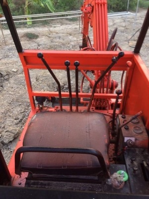 ขายเหมา 2 รายการ 175,000 บาท  KOMATSU PC20-3 และ เทเลอร์ขึ้นแบคโฮ
