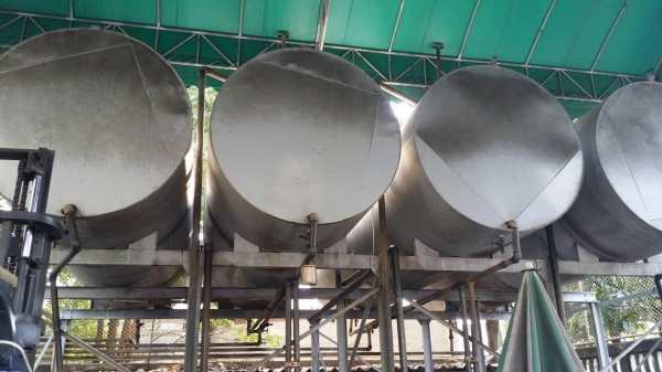 ถัง 16000 ลิตร สภาพสวยแบบหายาก นิ้งมากๆครับ เหล็กหนา 6 มิล เรื่องคุณภาพและความสวยการันตีเลยครับ