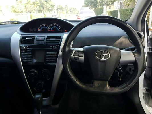 Toyota vios สีขาว ปลายปี11  ตัวG ท็อป