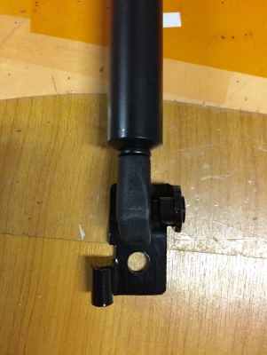 ขายโช๊คค้ำฝากระโปรงหน้า ISUZU D-MAX & MU-X 2015 ขายโช๊คค้ำฝากระโปรงหน้า ISUZU D-MAX & MU-X 2015